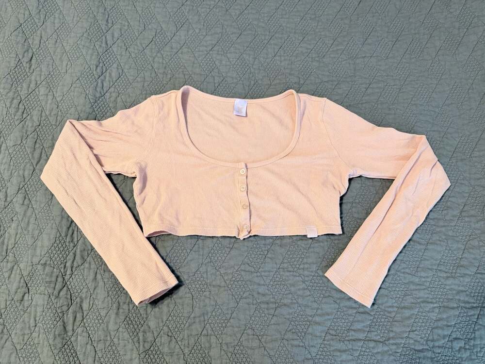 Savage X Fenty Waffle Knit Button-Front Long Sleeve Crop Top‎ in Light Pink

AD